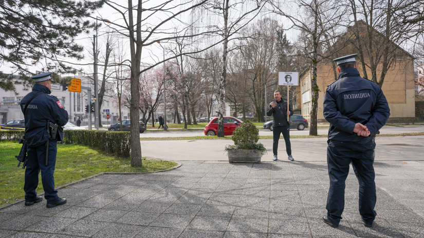 Davor Dragičević pred NSRS / FOTO: GERILA